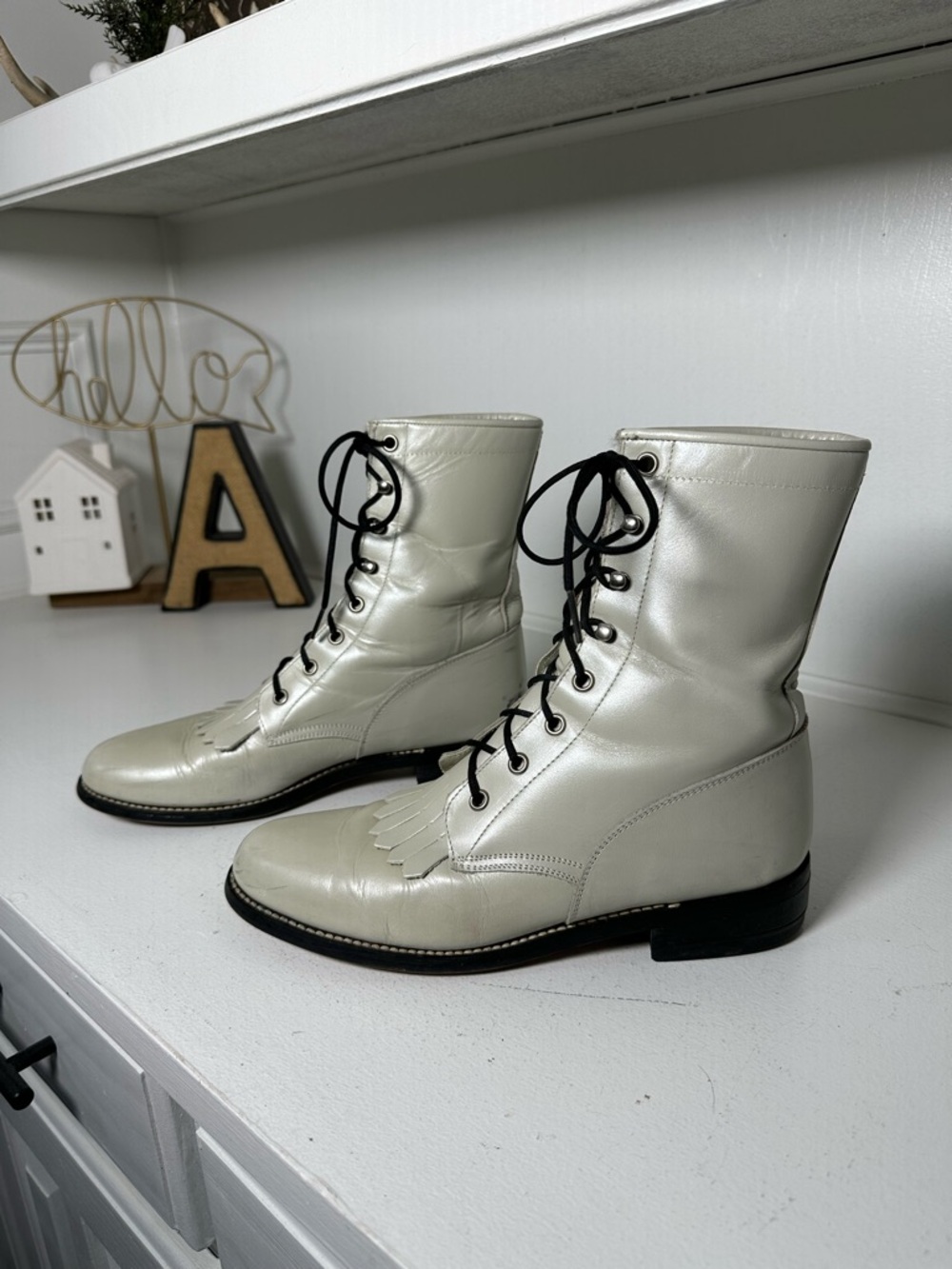 Diamond J by Justin Womens 7.5B Pearl White Lace Up Boots Western Kiltie Ankle